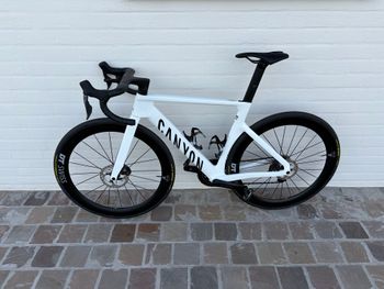 Used Canyon Aeroad CF SLX 8 Di2 2026 2026 Road & Gravel, White — image 2 of 8