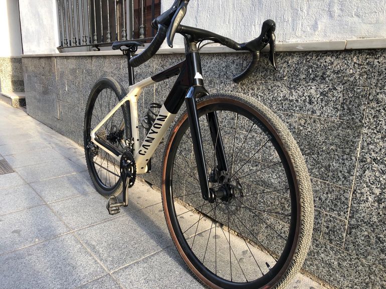 Used Canyon Grail CF SL 7 2024 2024 Road & Gravel, White — image 2 of 4