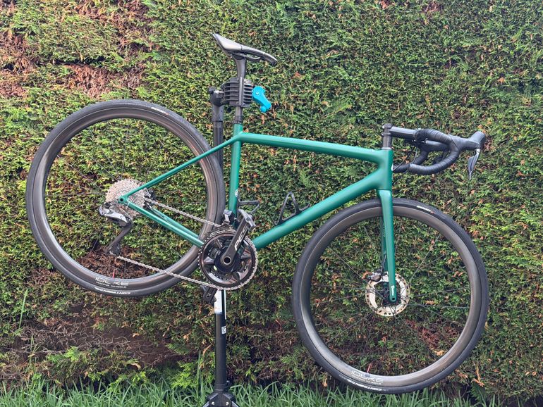 Used Specialized Aethos Expert - Shimano Ultegra Di2 2022 2022 Road & Gravel — image 1 of 16