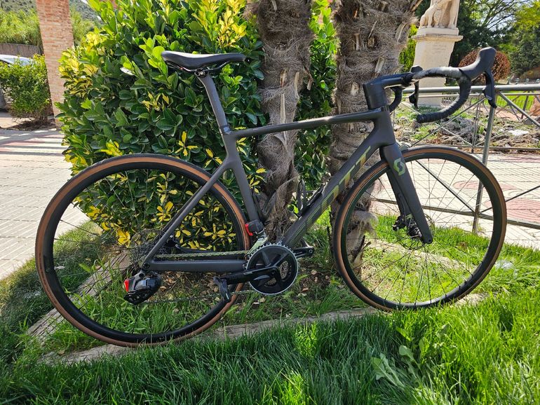 Used Scott Addict RC 30 2024 2024 Road & Gravel, Green — image 6 of 6