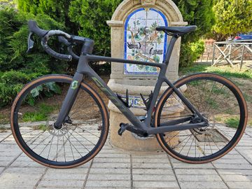 Brugt Scott Addict RC 30 2024 2024 Road & Gravel — billede 1 af 6