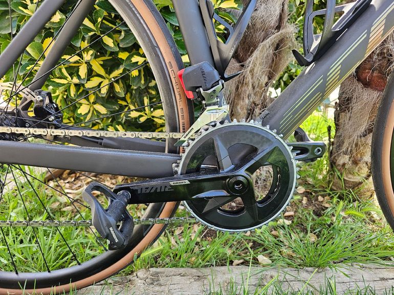 Used Scott Addict RC 30 2024 2024 Road & Gravel, Green — image 3 of 6