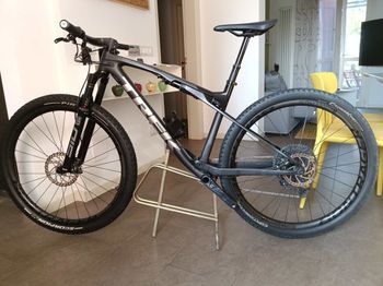 Used Trek Supercaliber 9.8 GX AXS 2023 2023 Mountainbike — image 2 of 11