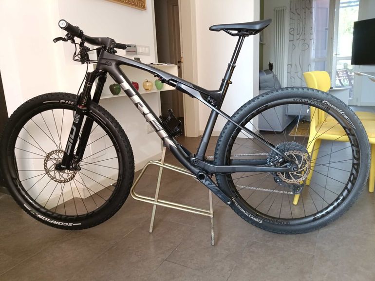 Used Trek Supercaliber 9.8 GX AXS 2023 2023 Mountainbike — image 2 of 11