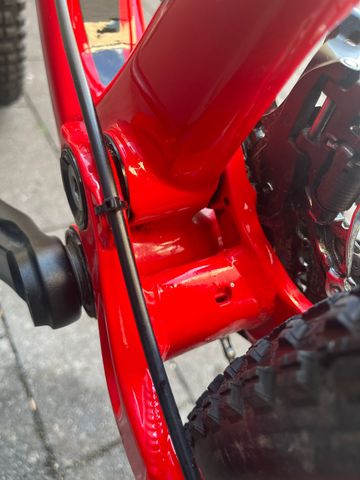 Used Rocky Mountain Thunderbolt 730 MSL 2017 2017 Mountainbike, Red — image 10 of 11