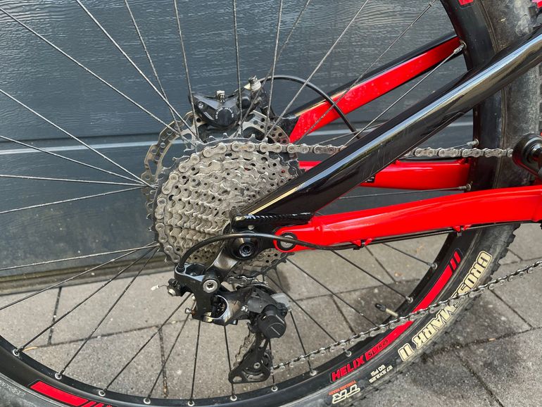 Used Rocky Mountain Thunderbolt 730 MSL 2017 2017 Mountainbike, Rot — image 4 of 11
