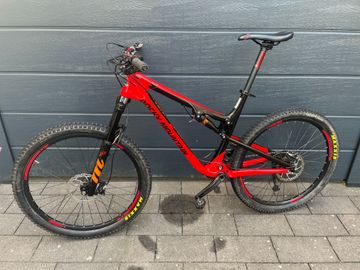 Used Rocky Mountain Thunderbolt 730 MSL 2017 2017 Mountainbike, Red — image 1 of 11