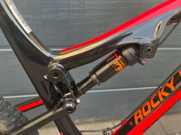 Used Rocky Mountain Thunderbolt 730 MSL 2017 2017 Mountainbike, Red — image 5 of 11