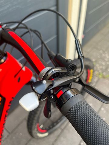 Used Rocky Mountain Thunderbolt 730 MSL 2017 2017 Mountainbike, Red — image 8 of 11