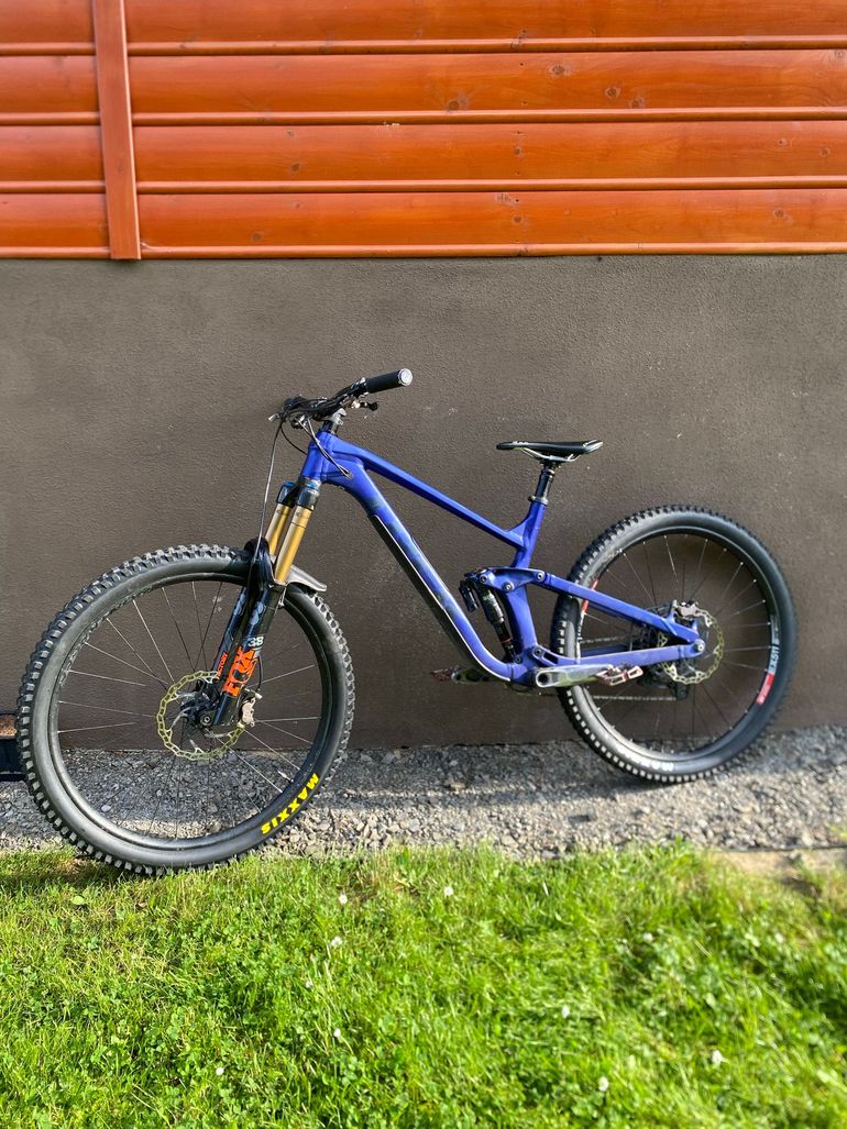 Used Trek Slash 8 Gen 5 2023 2023 Mountainbike, Blue, 29 — image 7 of 10