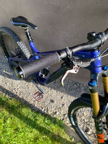 Used Trek Slash 8 Gen 5 2023 2023 Mountainbike, Blue, 29 — image 2 of 10