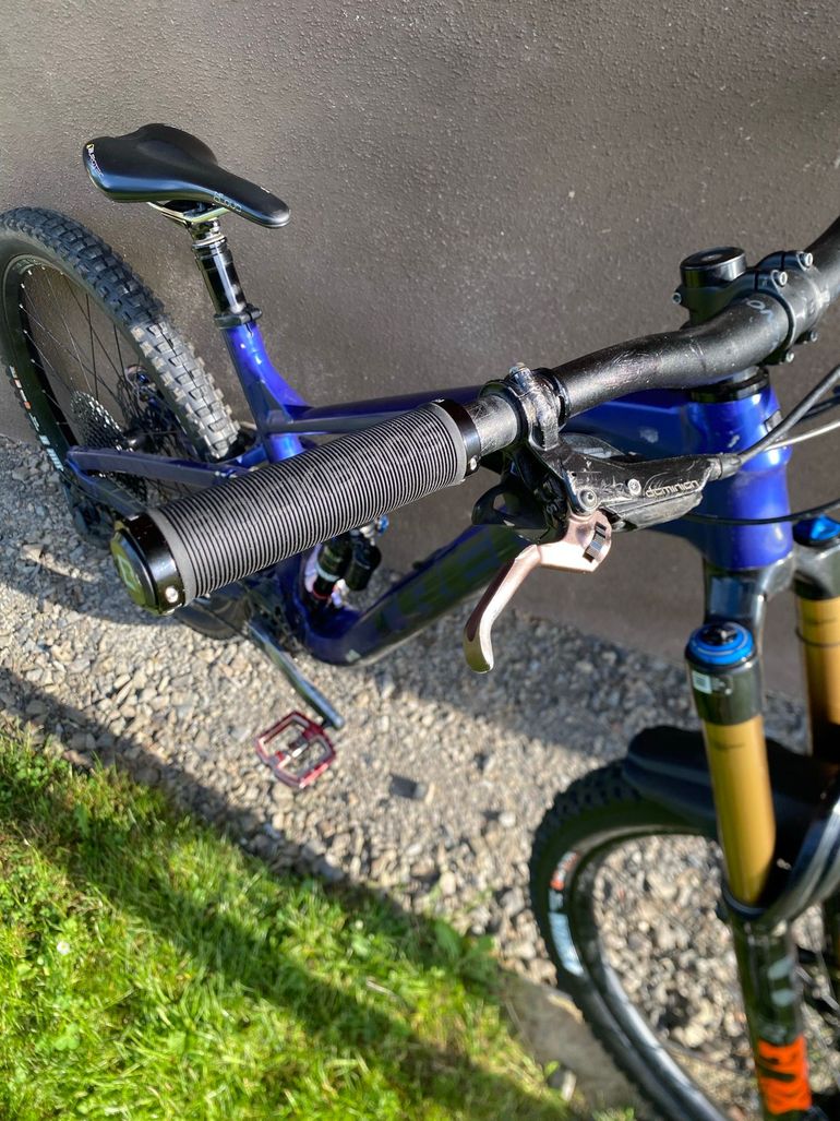 Used Trek Slash 8 Gen 5 2023 2023 Mountainbike, Blue, 29 — image 2 of 10