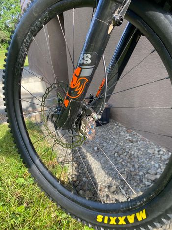 Used Trek Slash 8 Gen 5 2023 2023 Mountainbike, Blue, 29 — image 9 of 10