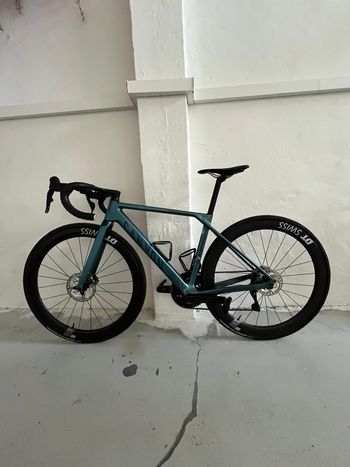 Used Canyon Ultimate CF SLX 8 Di2 2024 2024 Road & Gravel, Green — image 3 of 5