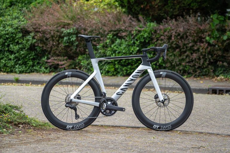 Used Canyon Aeroad CF SLX 8 Disc Di2 2023 2023 Road & Gravel, Light Gray — image 1 of 7