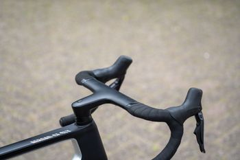 Used Canyon Aeroad CF SLX 8 Disc Di2 2023 2023 Road & Gravel, Light Gray — image 5 of 7