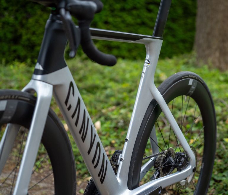 Used Canyon Aeroad CF SLX 8 Disc Di2 2023 2023 Road & Gravel, Light Gray — image 2 of 7