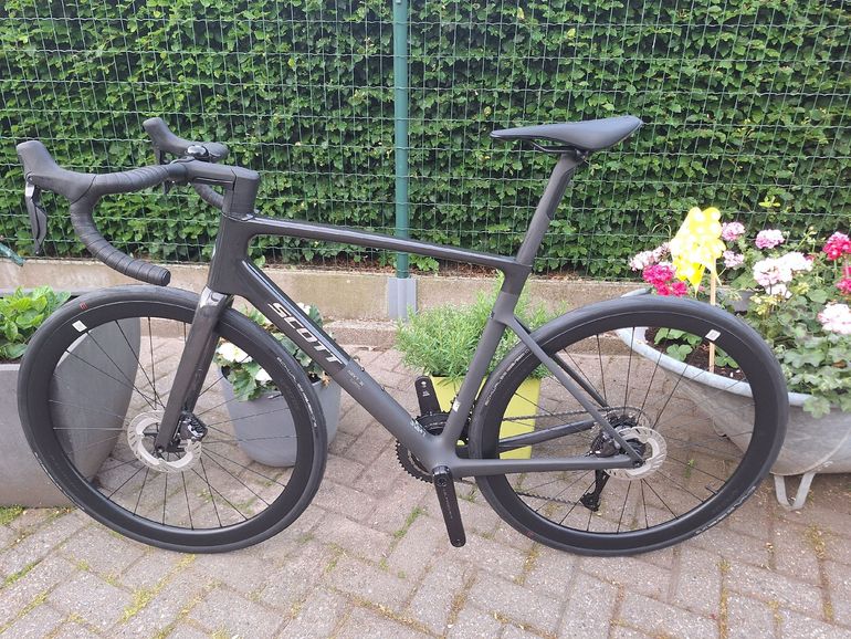 Used Scott Addict 20 2026 2026 Road & Gravel — image 2 of 5
