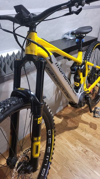 Used Mondraker CRAFTY CARBON XR 2023 2023 Mountainbike, Light Gray, 29 — image 5 of 10
