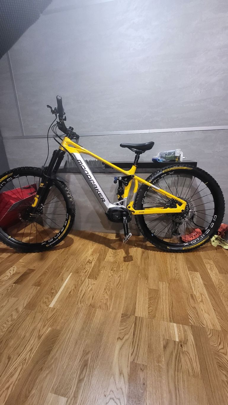 Used Mondraker CRAFTY CARBON XR 2023 2023 Mountainbike, Light Gray, 29 — image 1 of 10