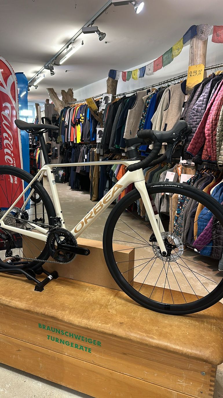 Used Orbea ORCA M30 2024 2024 Road & Gravel, White — image 5 of 5