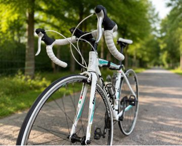 Used Bianchi Custom Shimano Sora 2014 Road & Gravel, White — image 2 of 4