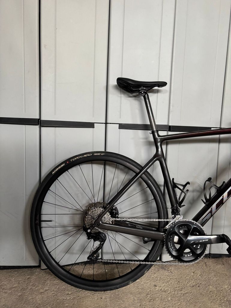 Used Scott Addict 30 2024 2024 Road & Gravel, Red — image 3 of 6