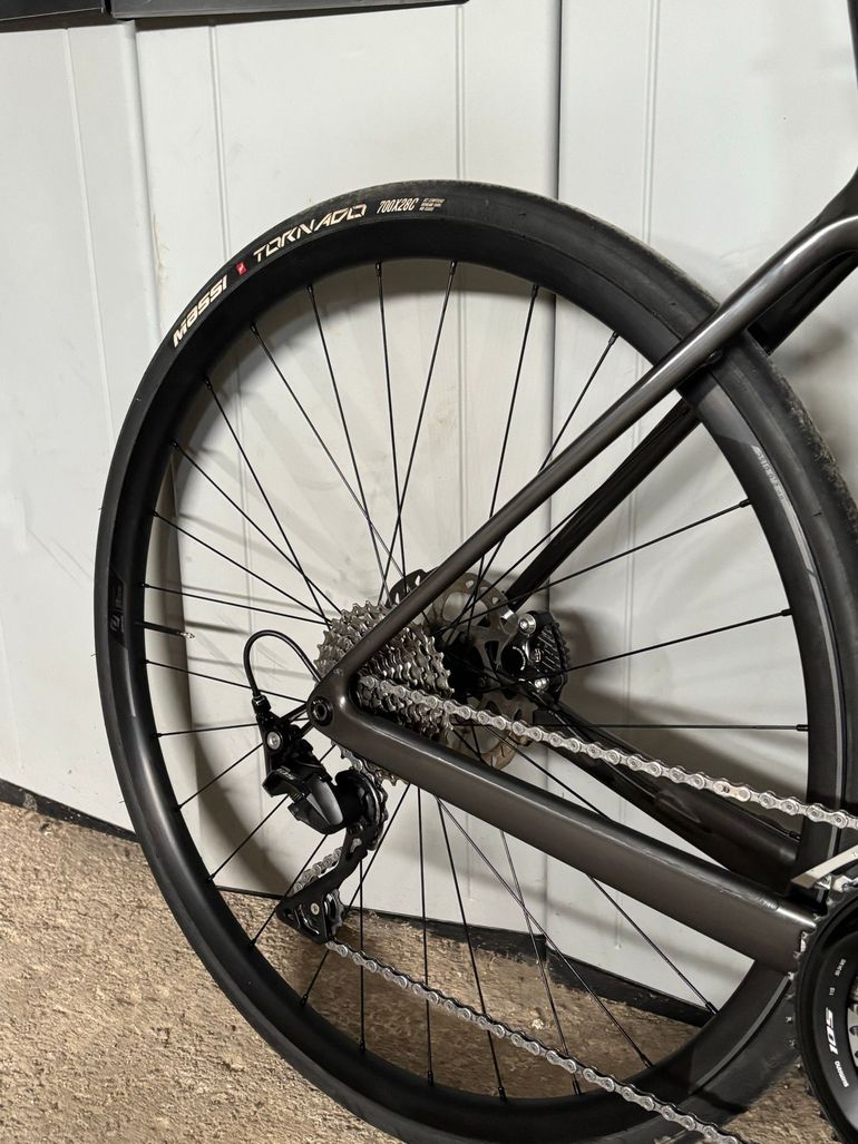 Used Scott Addict 30 2024 2024 Road & Gravel, Red — image 5 of 6