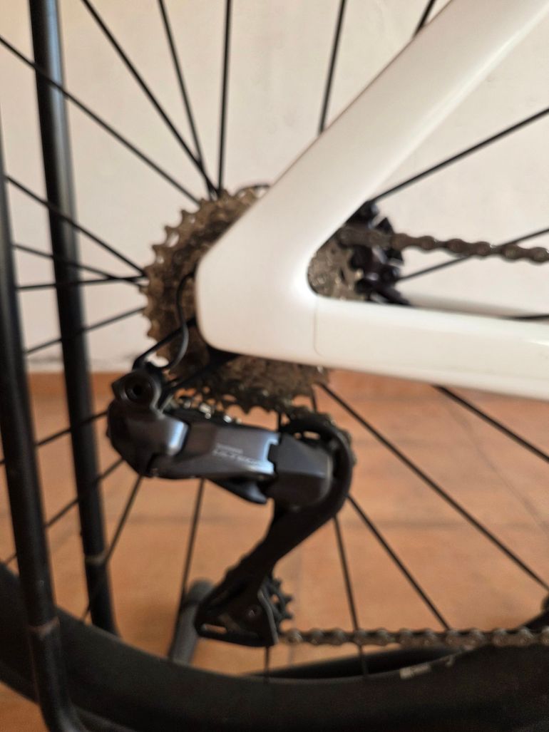 Used Canyon Aeroad CF SLX 8 Di2 2026 2026 Road & Gravel, White — image 5 of 13