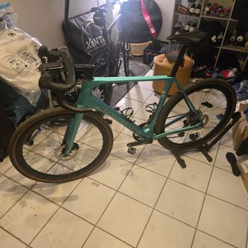 Used Bianchi Impulso RC GRX 825 DI2 2025 2025 Road & Gravel, Green — image 3 of 14