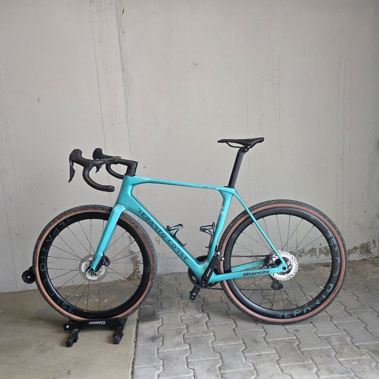 Used Bianchi Impulso RC GRX 825 DI2 2025 2025 Road & Gravel, Green — image 2 of 11