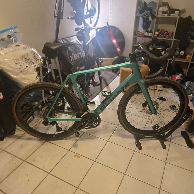 Used Bianchi Impulso RC GRX 825 DI2 2025 2025 Road & Gravel, Green — image 11 of 14
