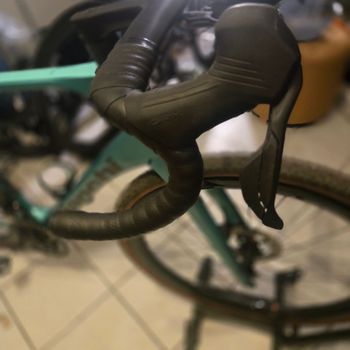 Used Bianchi Impulso RC GRX 825 DI2 2025 2025 Road & Gravel, Green — image 13 of 14
