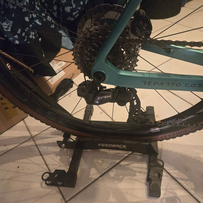 Used Bianchi Impulso RC GRX 825 DI2 2025 2025 Road & Gravel, Green — image 8 of 14