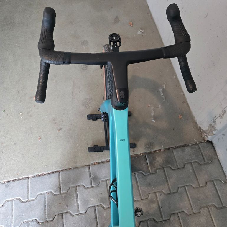 Used Bianchi Impulso RC GRX 825 DI2 2025 2025 Road & Gravel, Green — image 4 of 11