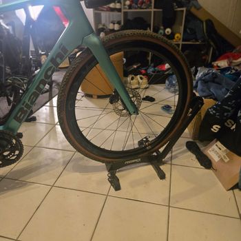 Used Bianchi Impulso RC GRX 825 DI2 2025 2025 Road & Gravel, Green — image 12 of 14