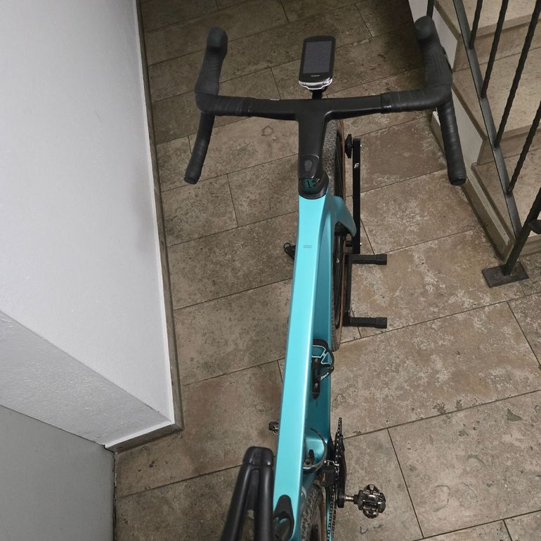 Used Bianchi Impulso RC GRX 825 DI2 2025 2025 Road & Gravel, Green — image 2 of 14