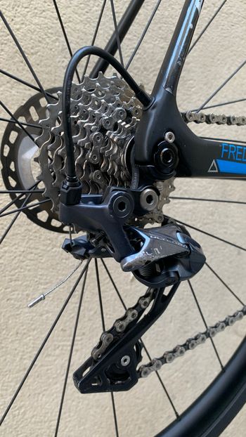 Used Fuji SL 2.1 Full Carbon Shimano Ultegra 11sp Disc - Size L 2020 Road & Gravel, Black — image 8 of 8