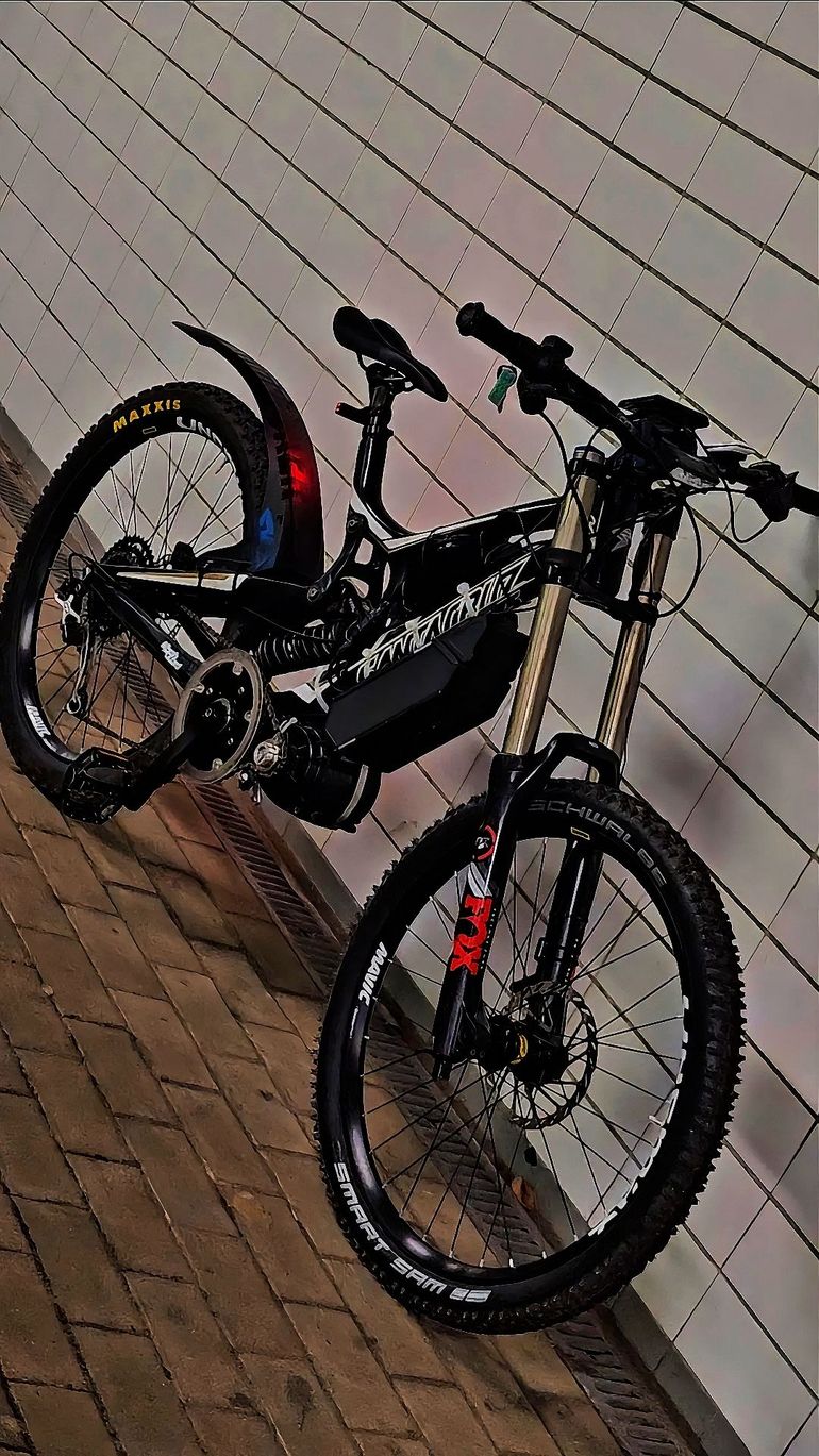 Used Santa Cruz V10 Shimano XTR Di2 2014 Mountainbike, Black — image 1 of 3