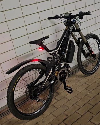 Used Santa Cruz V10 Shimano XTR Di2 2014 Mountainbike, Black — image 3 of 3