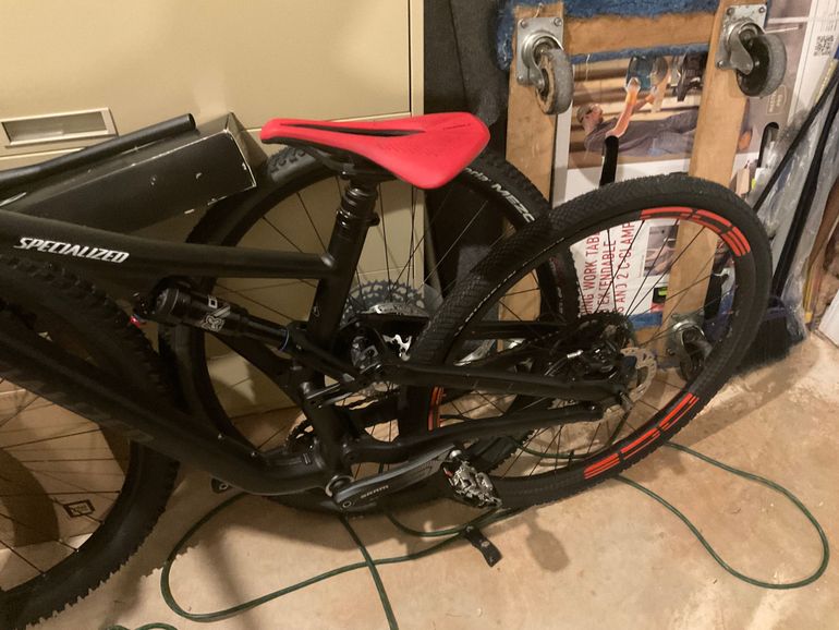 Used Specialized Specialized Stuntjumper 2023 Mountainbike, Black — image 6 of 6