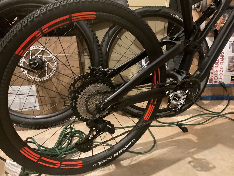 Used Specialized Specialized Stuntjumper 2023 Mountainbike, Black — image 2 of 6