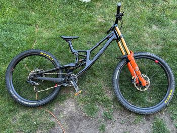 Used Santa Cruz V10 DH X01 / Carbon CC 2024 2024 Mountainbike — image 4 of 12