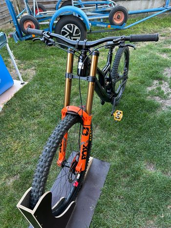 Used Santa Cruz V10 DH X01 / Carbon CC 2024 2024 Mountainbike — image 5 of 12