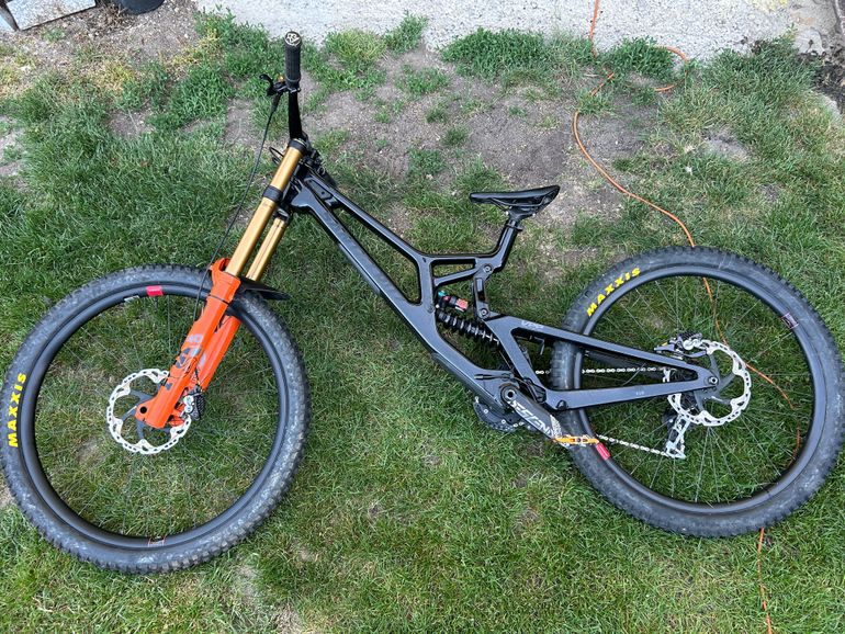 Used Santa Cruz V10 DH X01 / Carbon CC 2024 2024 Mountainbike — image 3 of 12