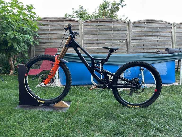 Used Santa Cruz V10 DH X01 / Carbon CC 2024 2024 Mountainbike — image 1 of 12