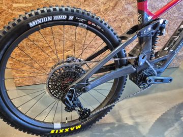 Used Forbidden Dreadnought E T1 2026 Mountainbike, Red — image 6 of 6