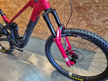 Used Forbidden Dreadnought E T1 2026 Mountainbike, Red — image 4 of 6