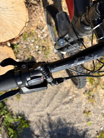 Używany Focus RAVEN 8.7 2020 2020 Mountainbike — zdjęcie 9 z 10