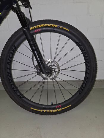 Used Trek Supercaliber 9.8 XT 2022 2022 Mountainbike — image 4 of 11